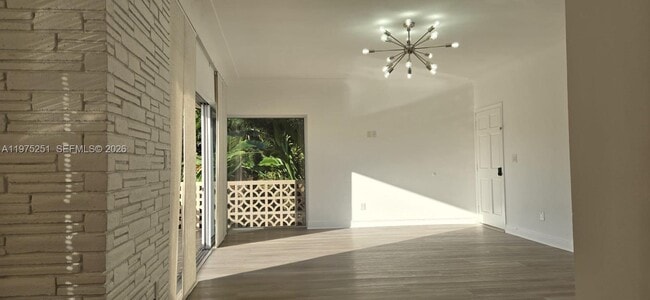 Foto del edificio - 10110 W Bay Harbor Dr