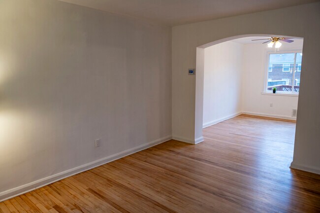 Building Photo - 8332 Hillendale Rd