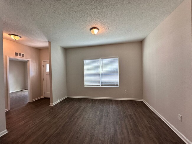 Building Photo - Four Bedroom Home on Belfort Rd.