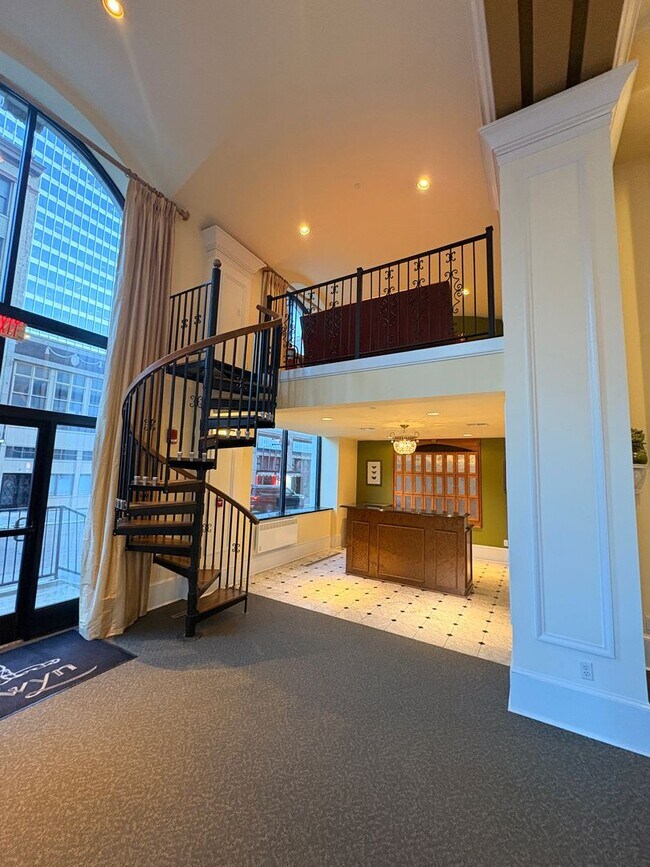 Foto del edificio - *MOVE IN SPECIAL* 1/2 OFF FIRST FULL MONTHS RENT! 2br Condo In The Goodwyn Building!  Rooftop Off...