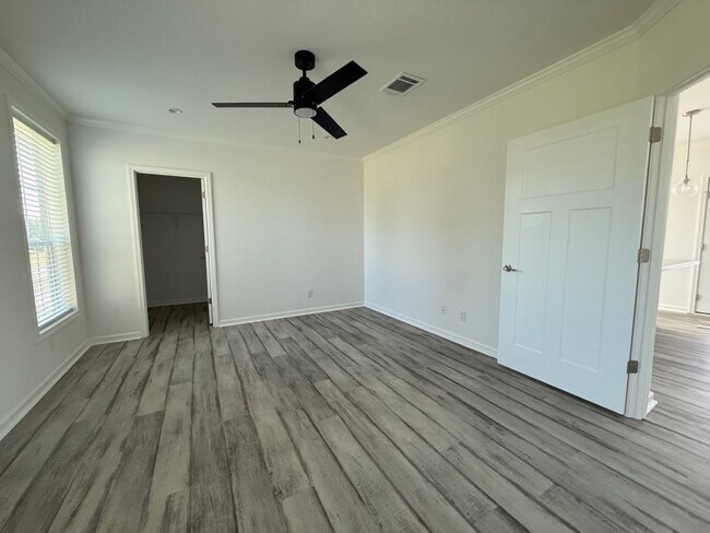 Building Photo - 1654 Voyager Dr