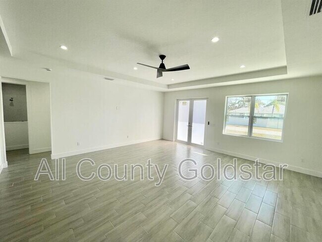 Foto del edificio - 4661 Fairlane Dr