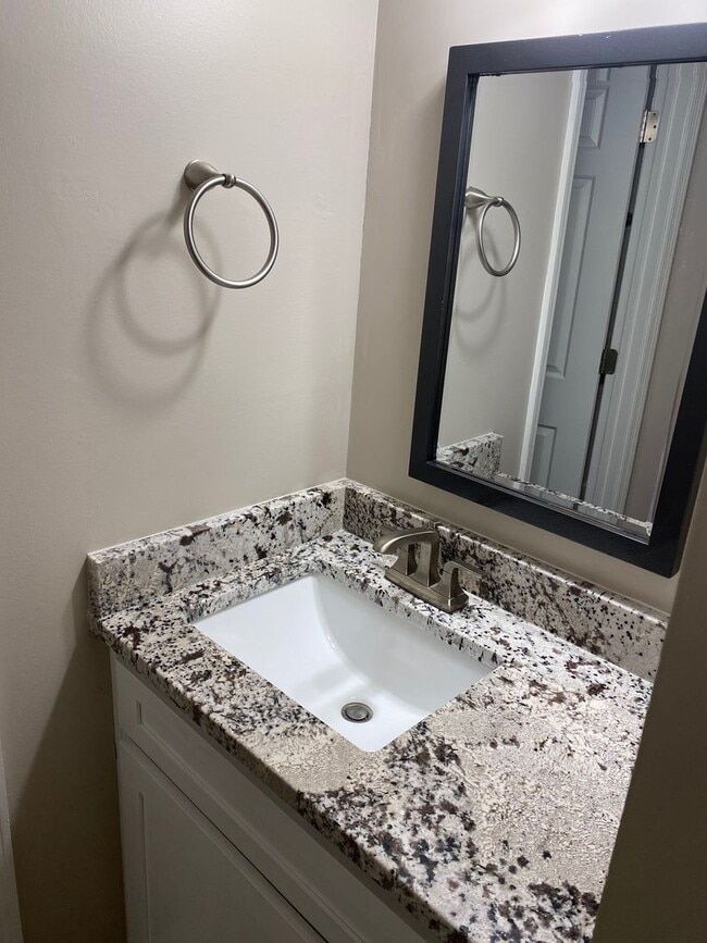 Foto del edificio - 2 bedroom close to Five Points!