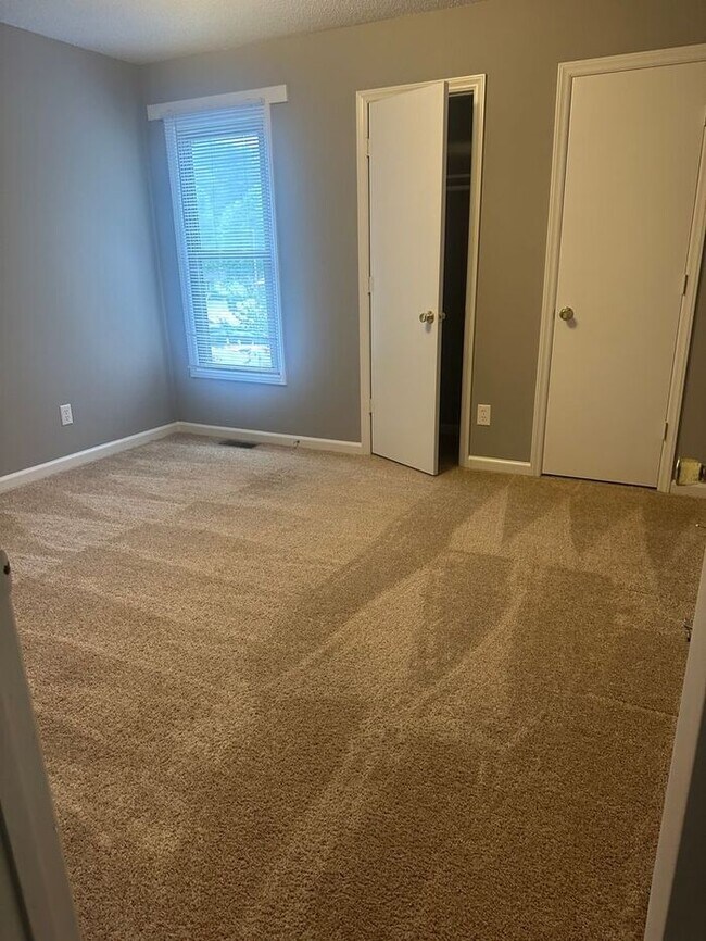 Building Photo - Shelton Place $1195, 2br/1.5ba Garden Styl...