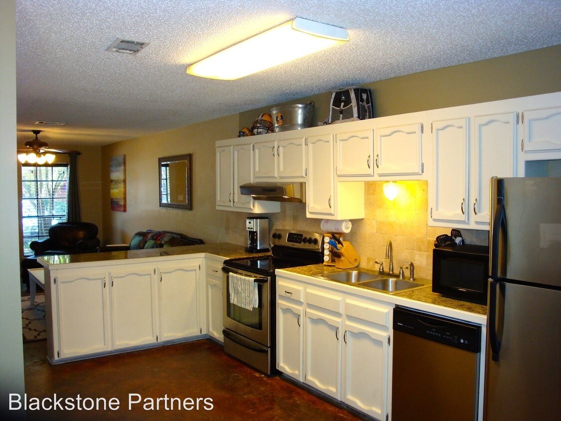 Foto principal - 2293 Hollydale Ave