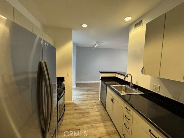 Foto del edificio - 1801 E Katella Ave