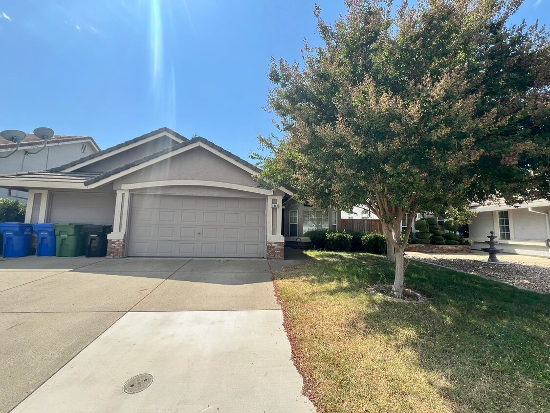 Primary Photo - Cozy 4 Bed 2 Bath Home in Elk Grove
