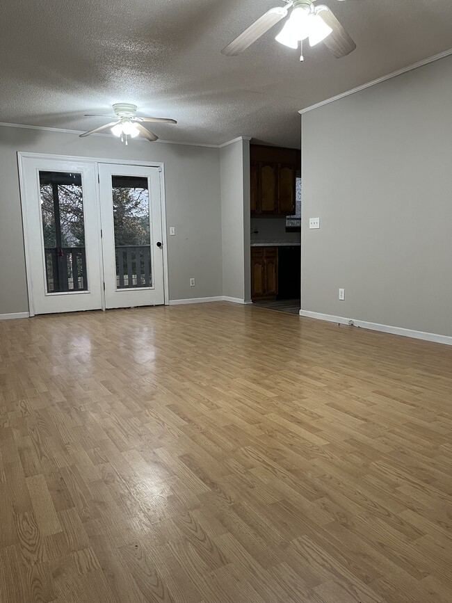 Building Photo - 800 Mountain View Ct