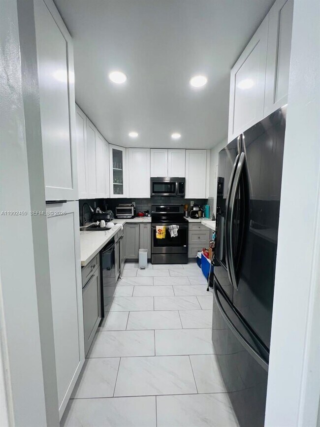 Foto del edificio - 400 Kings Point Dr