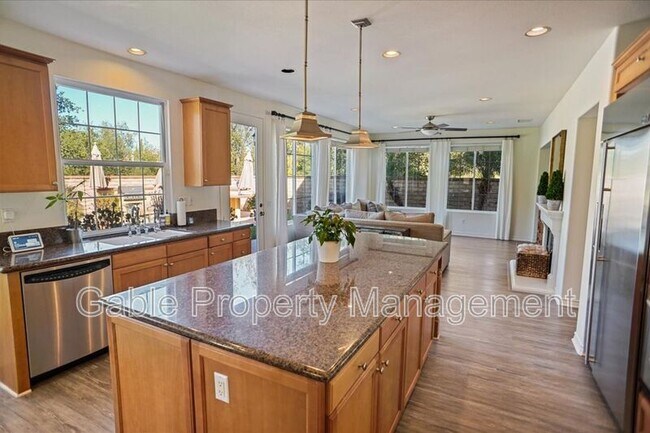 Foto del edificio - 26155 Lone Rock Ct