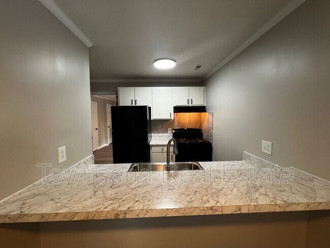 Foto del edificio - 5850 Century Oaks Dr