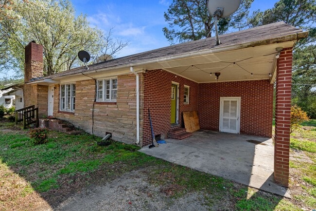 Building Photo - 224 NC-561