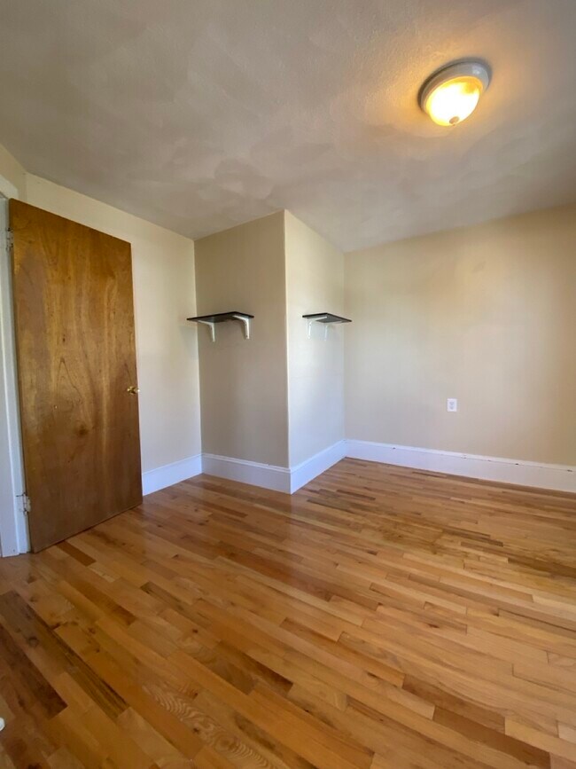 Building Photo - 51 Aldie St