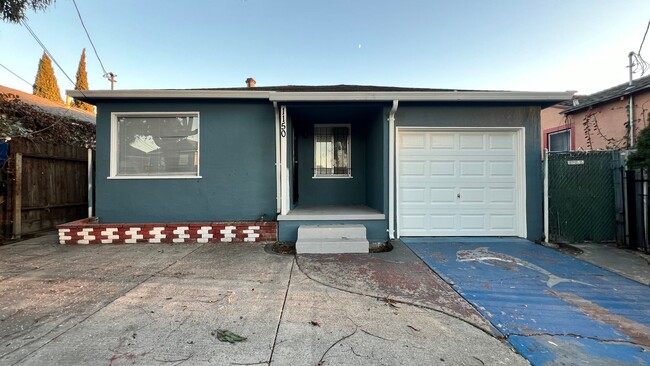 Building Photo - Updated 3 Bed 2 Bath House in Oakland - Av...