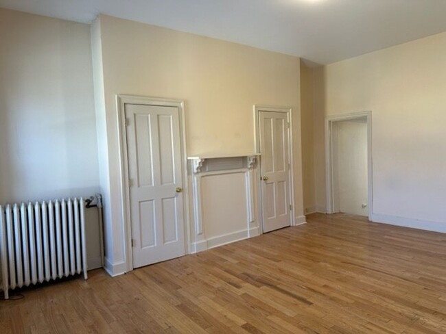 Building Photo - Welcome to our cozy 2nd floor 2-bedroom, 1...