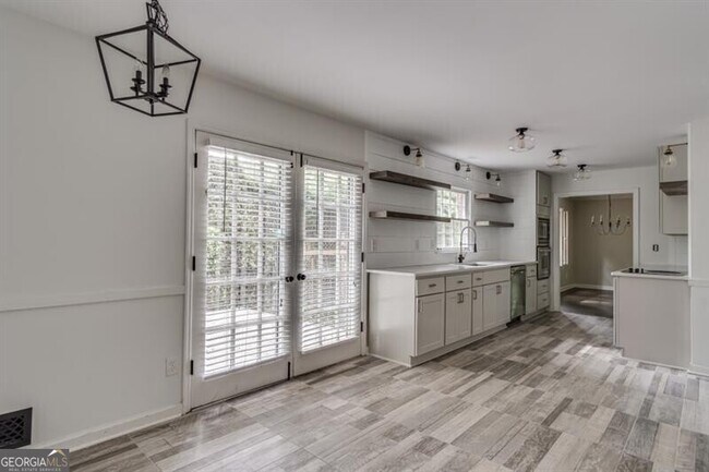 Foto del edificio - 4243 McClatchey Cir NE