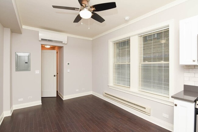 Building Photo - 640 W Wrightwood Ave