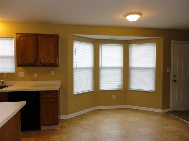 Foto del edificio - 6346 Creekshore Lane