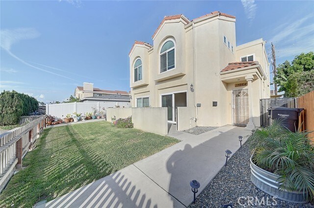 Foto del edificio - 15151 Columbia Ln