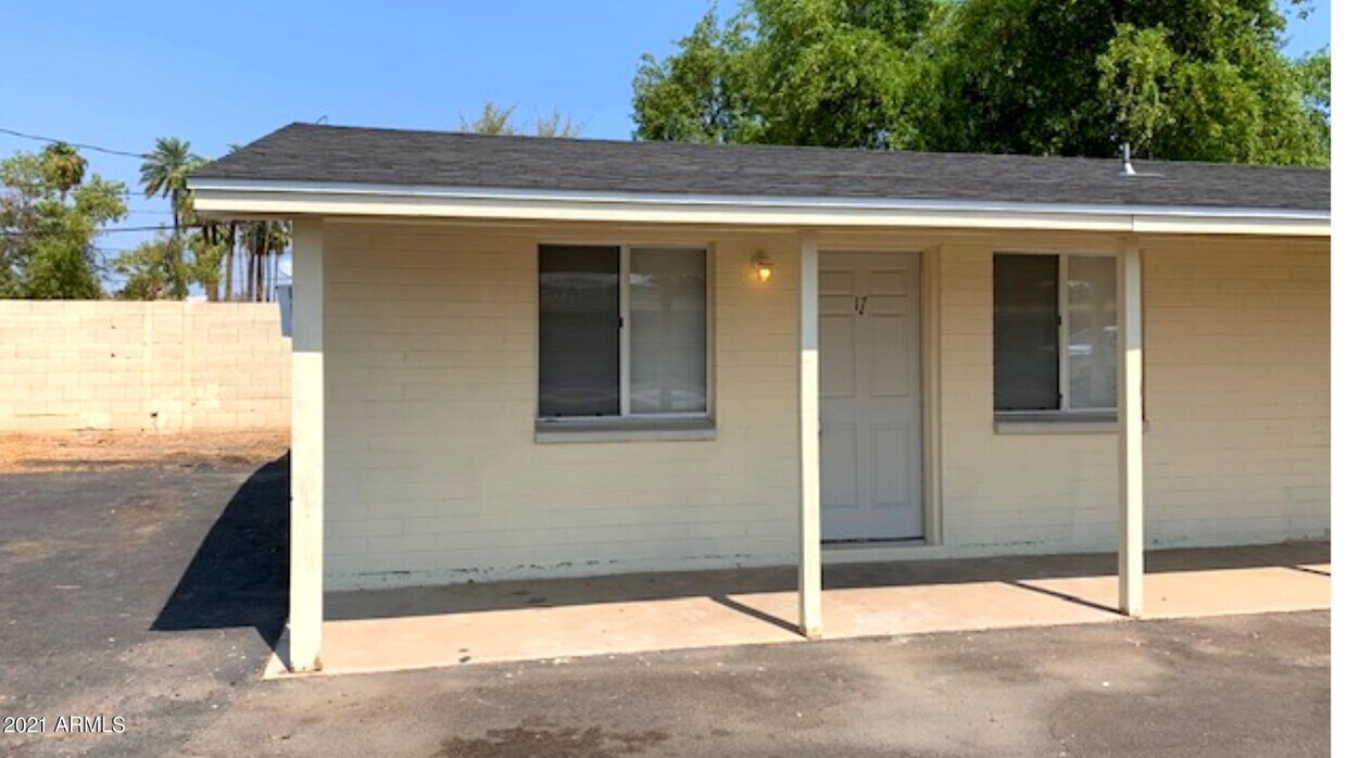 Primary Photo - 623 S Country Club Dr
