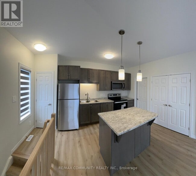 Photo du bâtiment - 64a Riverstone Wy