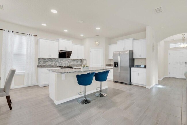 Building Photo - Perfect Home waiting for you! FULLY FURNISHED!