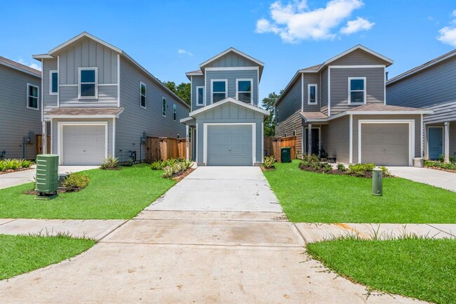 Building Photo - 21455 Carosella Dr