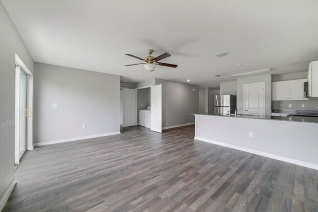 Building Photo - 687 Gila Dr