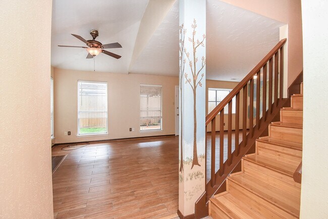 Foto del edificio - 7822 Greenedge Dr