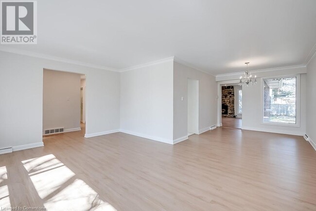 Photo du bâtiment - 2063 Glenforest Crescent