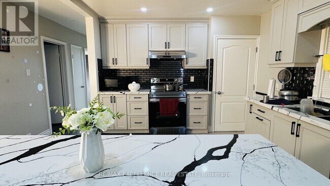 Photo du bâtiment - 35 Siebert Ave