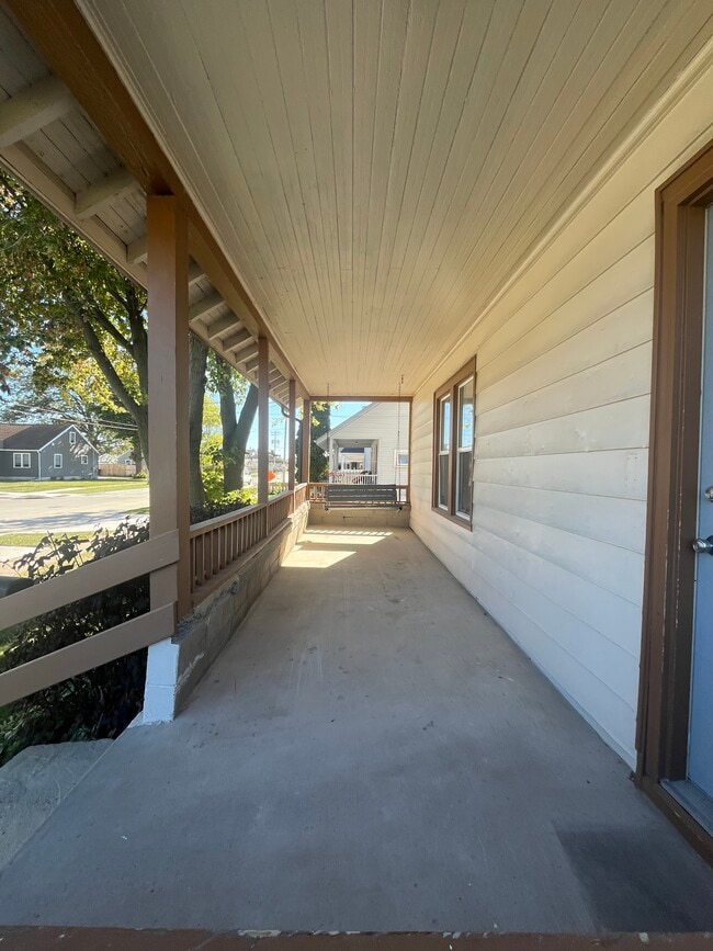 Building Photo - 301 N Linwood Ave