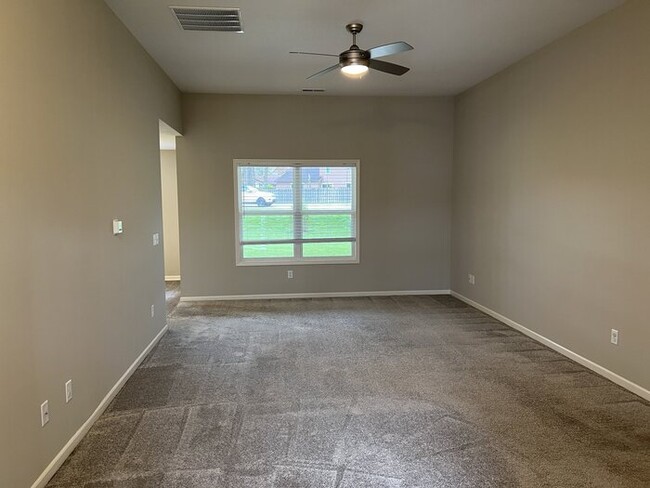Building Photo - Newer 3 bed 2 bath  Lancia Built Attached ...