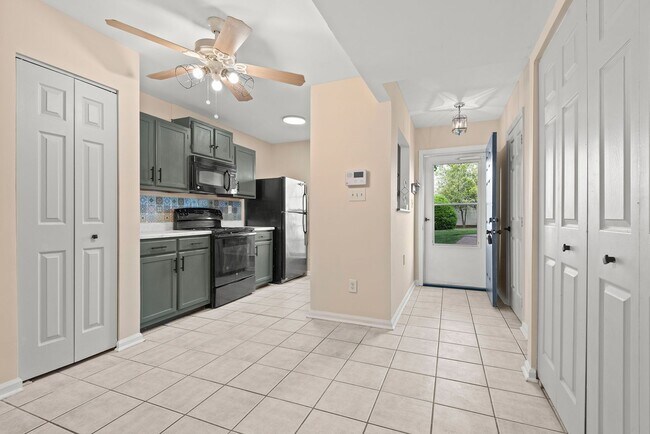 Building Photo - Charming 2bd / 1.5 ba located in East Rale...