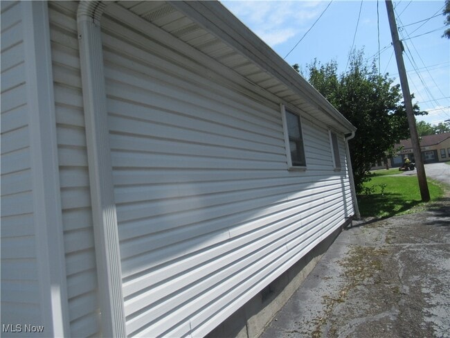 Building Photo - 11631 Ravenna Rd