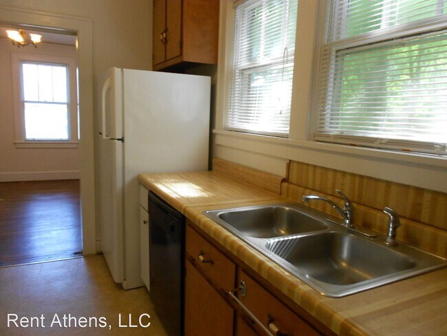 Building Photo - 2 br, 1 bath House - 142 Burnett Street