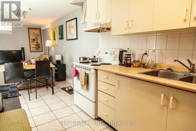 Photo du bâtiment - 5 Belwood Blvd