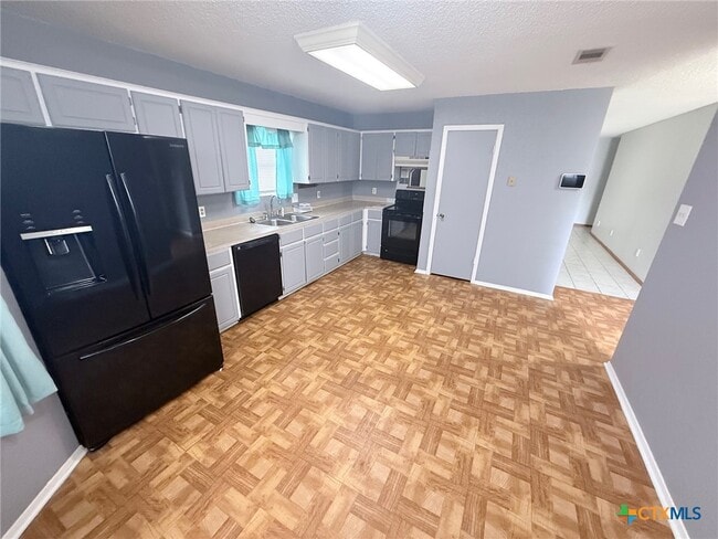 Building Photo - 2502 Transit Dr