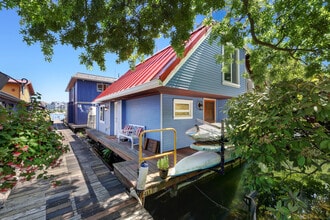 Building Photo - 3110 Portage Bay Pl E