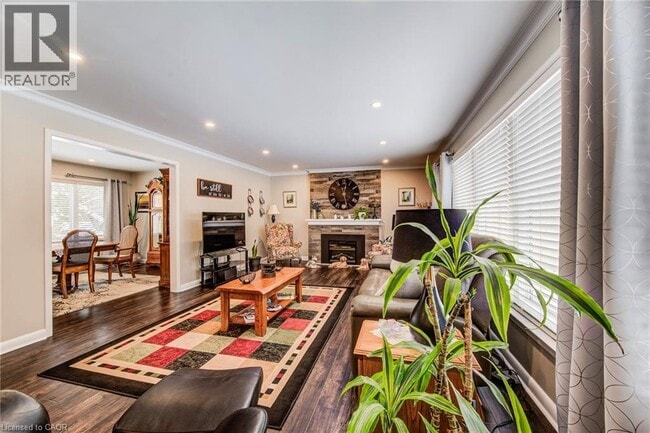 Building Photo - 203 MacDonald Pl