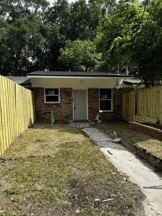 Building Photo - 4504 Ken Knight Dr N