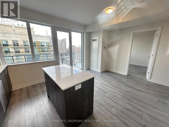 Photo du bâtiment - 15-1515 Ellerslie Ave