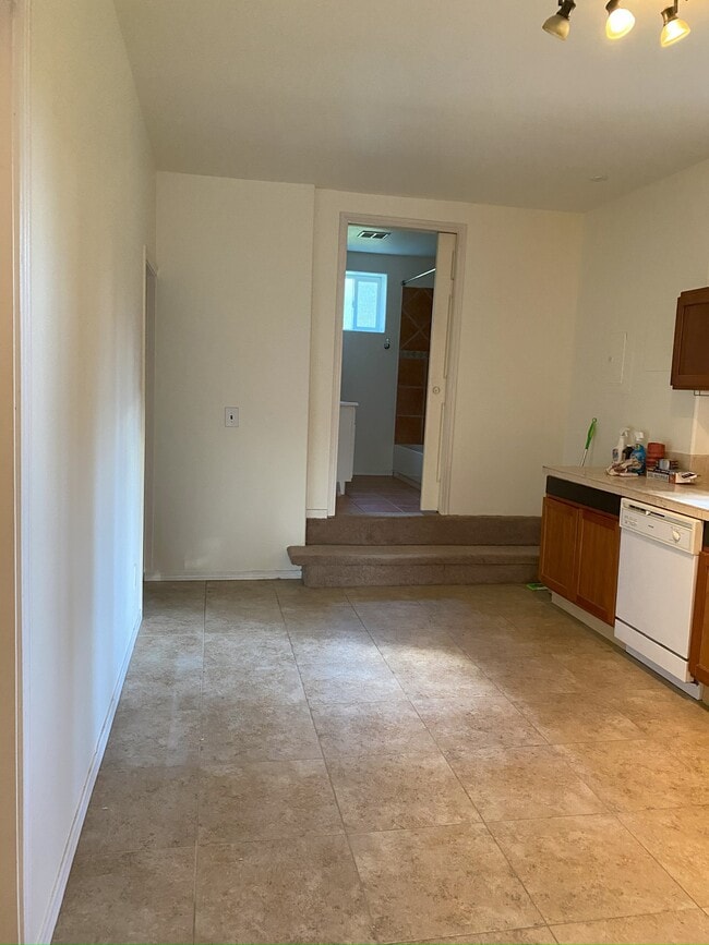 Building Photo - 11425 Juanita Dr NE