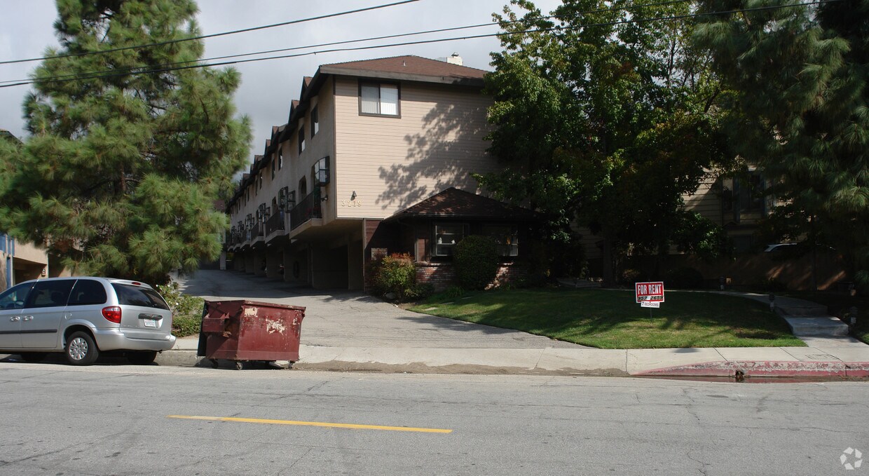 Primary Photo - 3219 Altura Ave