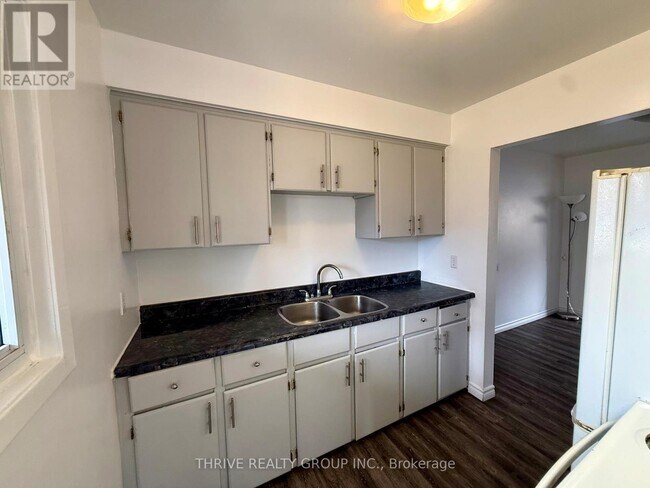 Building Photo - 161 Toulon Crescent