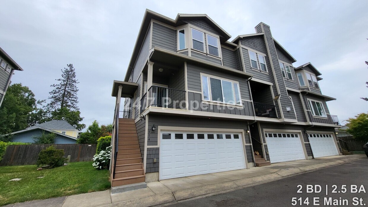 Foto principal - Spacious and Modern 3-Story Townhome - Mol...