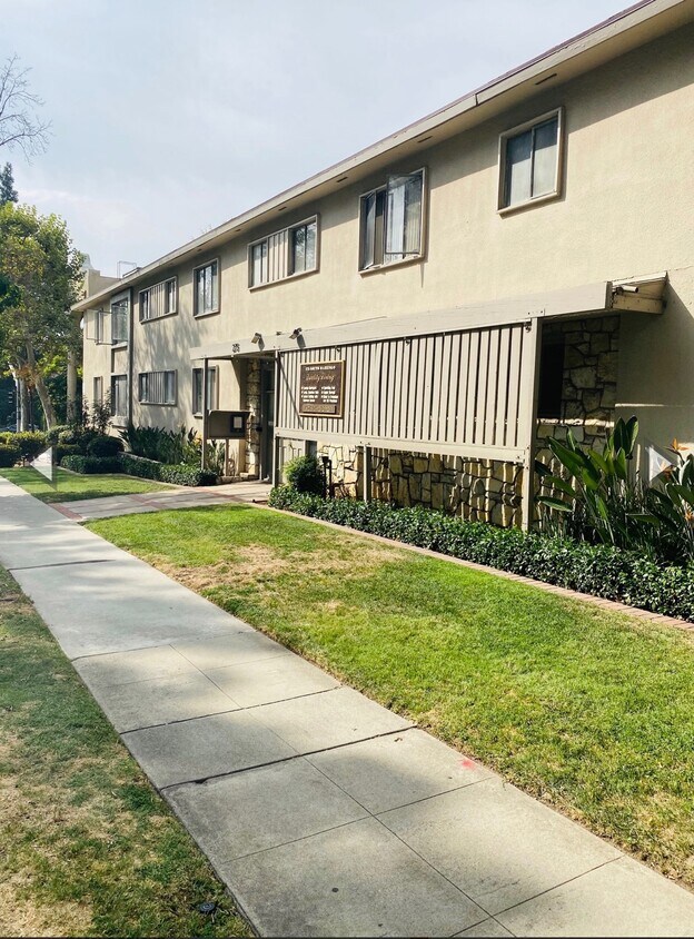 Foto principal - 275 S Marengo Ave