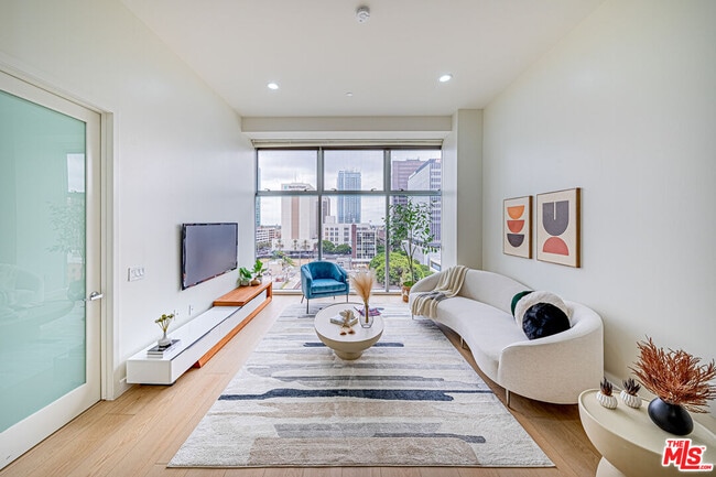 Foto del edificio - 3223 W 6th St