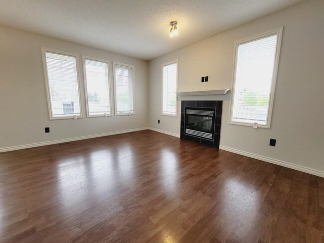 Building Photo - 3209 Whitelaw Dr NW