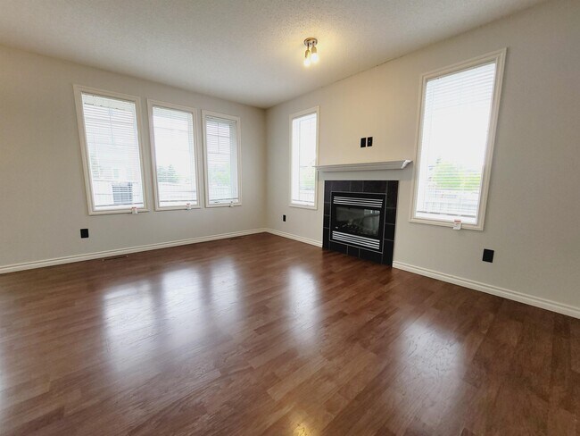 Photo du bâtiment - 3209 Whitelaw Dr NW